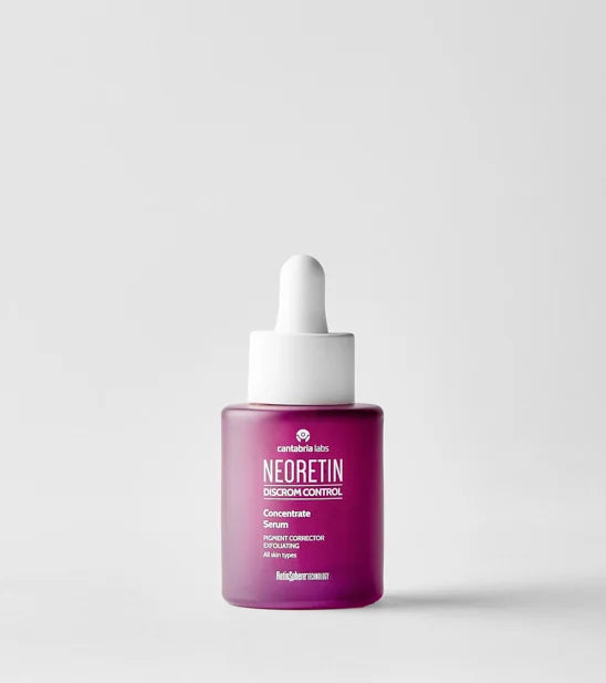 Neoretin Discrom Concentrate en formato 30ml para reducir manchas oscuras y unificar el tono facial.