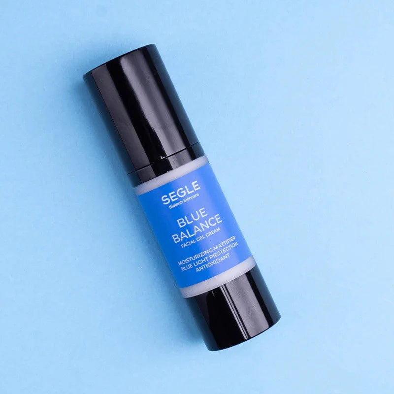 Frasco de Segle Blue Balance Gel Crema de 50ml, un gel-crema hidratante y matificante que protege la piel del daño de la luz azul.