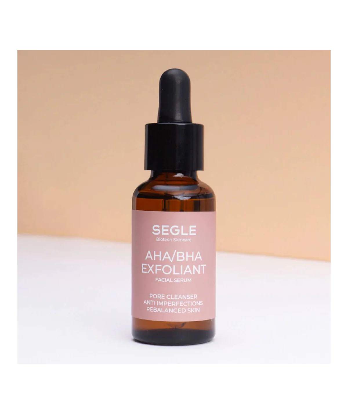 Sérum facial Segle Exfoliante AHA/BHA con ácidos mandélico, cítrico y salicílico para renovar y mejorar la textura de la piel. Formato de 30ml.